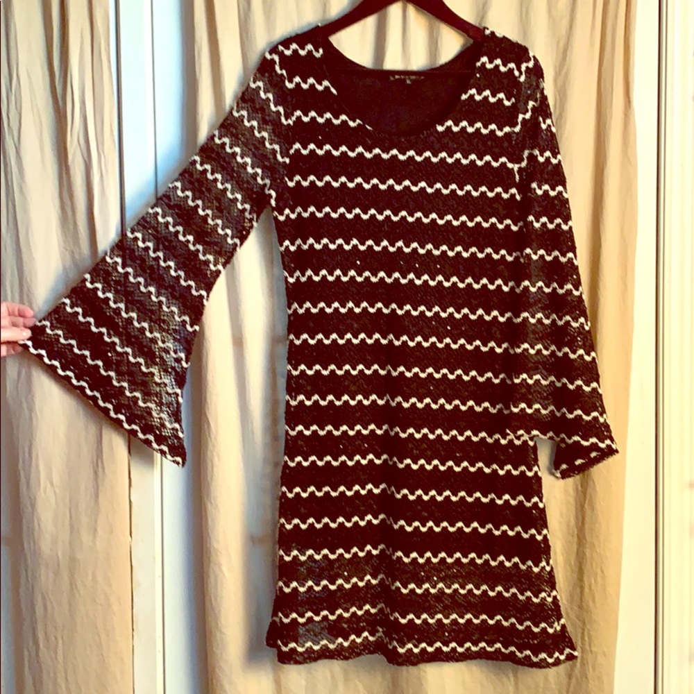 Black/white, long-sleeved, crocheted Dress